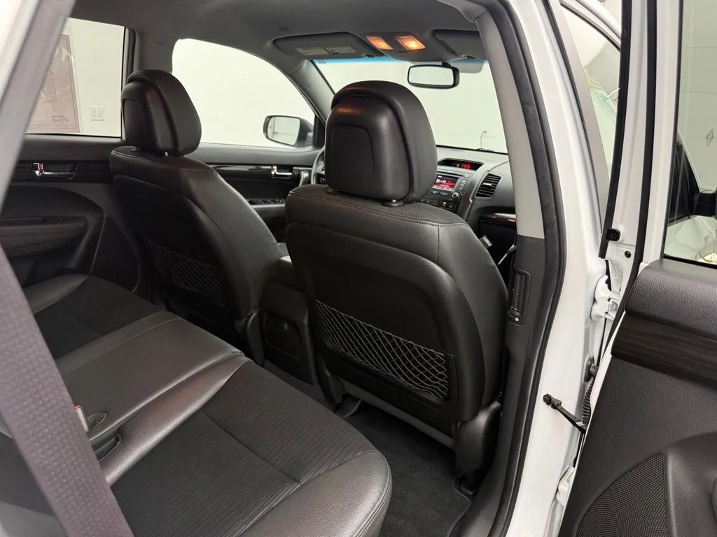 Used 2012 White Kia EX image 38