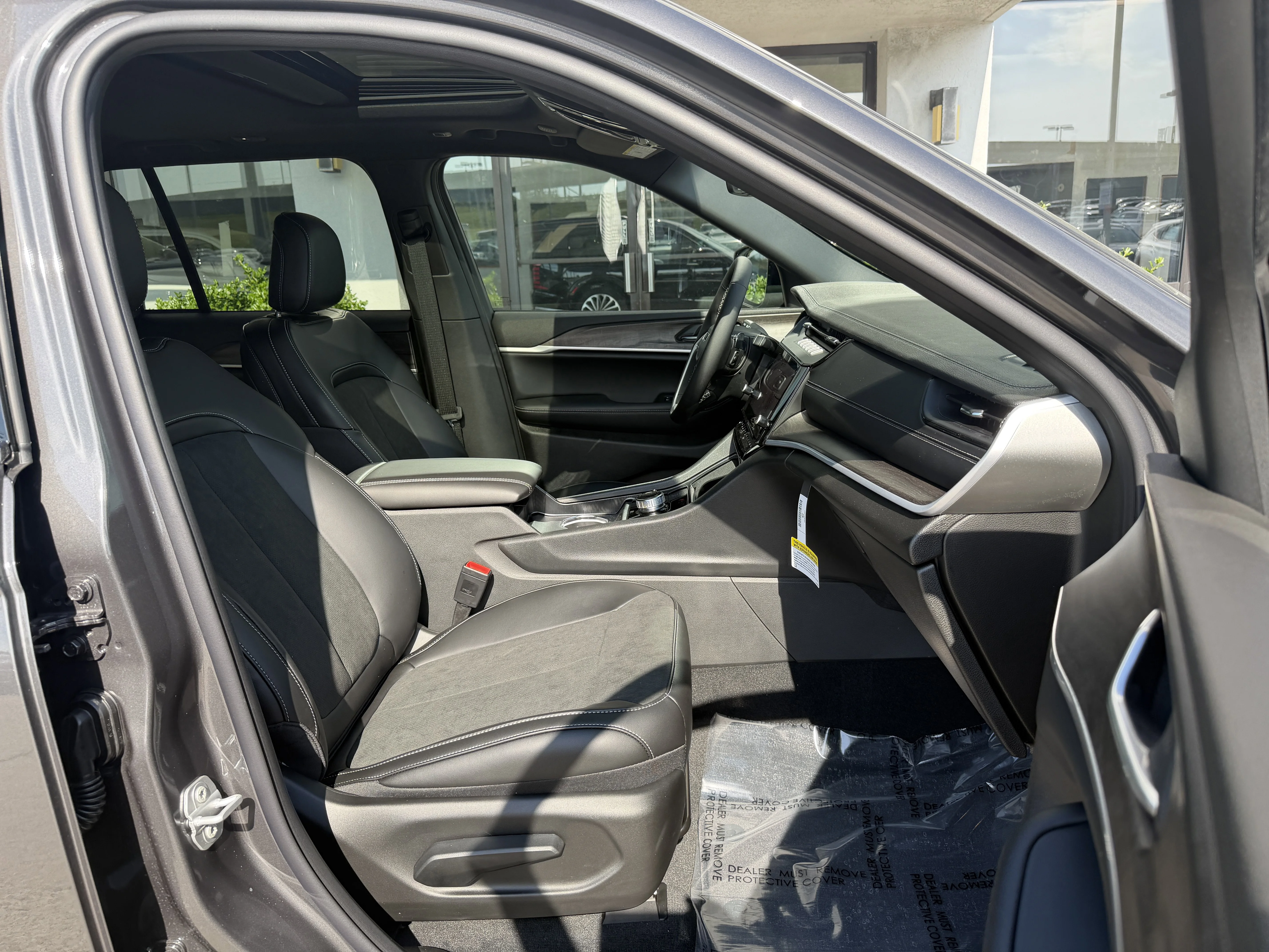 New 2026 Baltic Gray Metallic Clear-Coat Exterior Paint Jeep Altitude image 22
