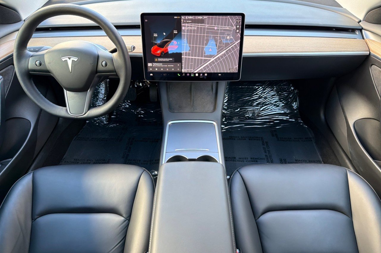 Used 2021  Tesla Standard Range Plus image 12