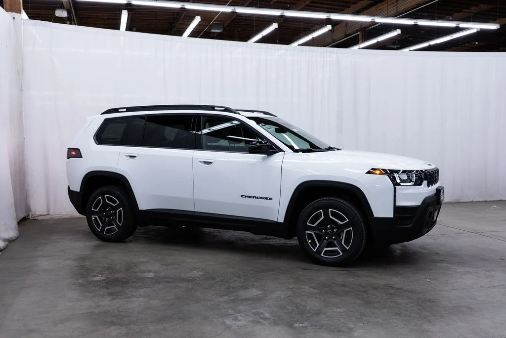 2026 Jeep Cherokee Limited HEV 4X4's photo