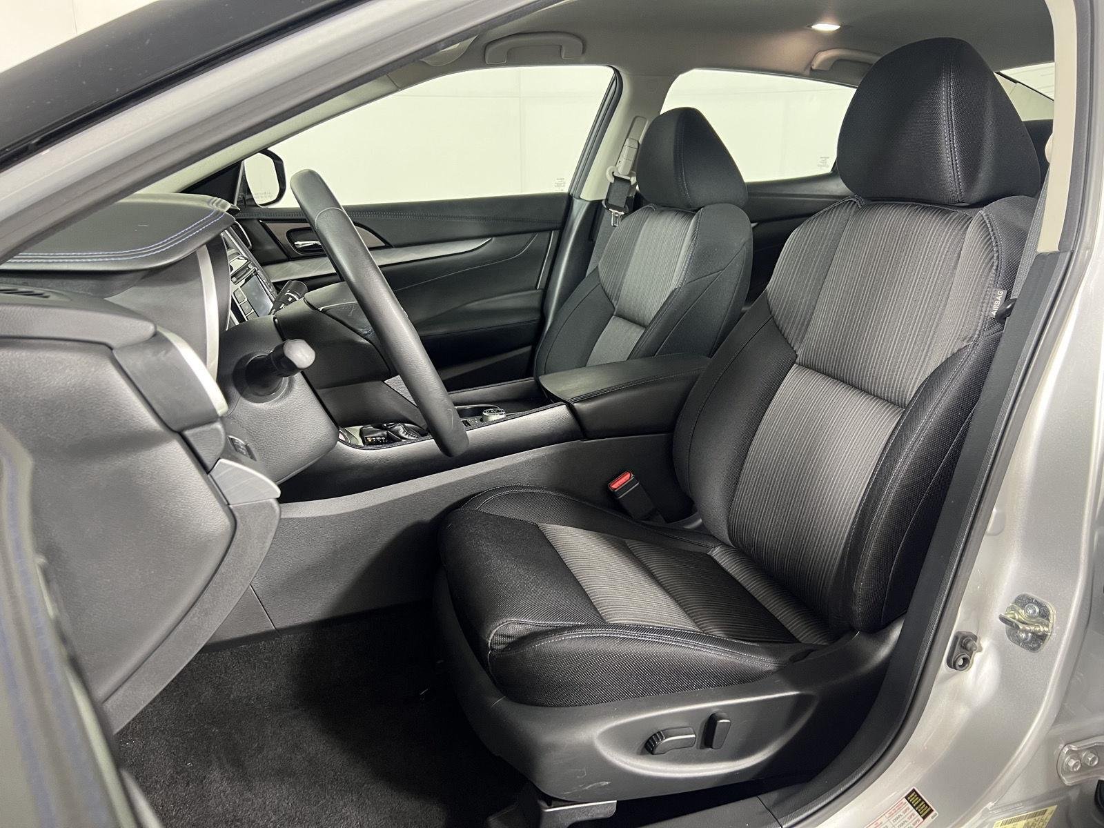 Used 2018 Brilliant Silver Nissan S image 13