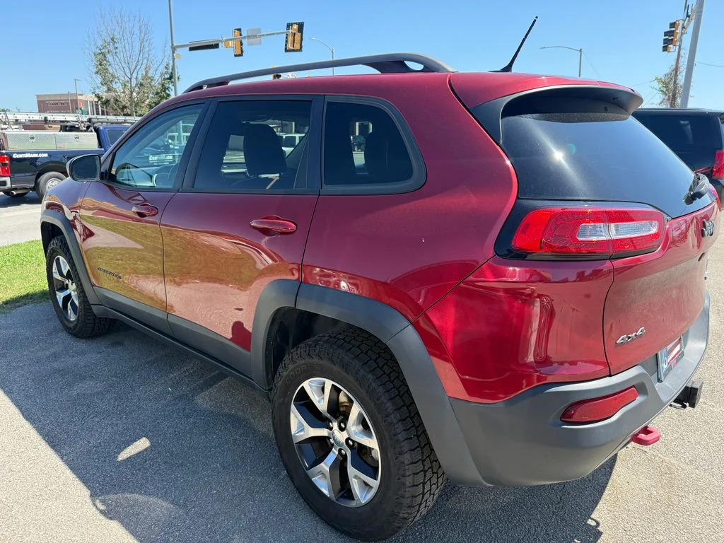 Used 2015 Red Jeep Trailhawk image 23