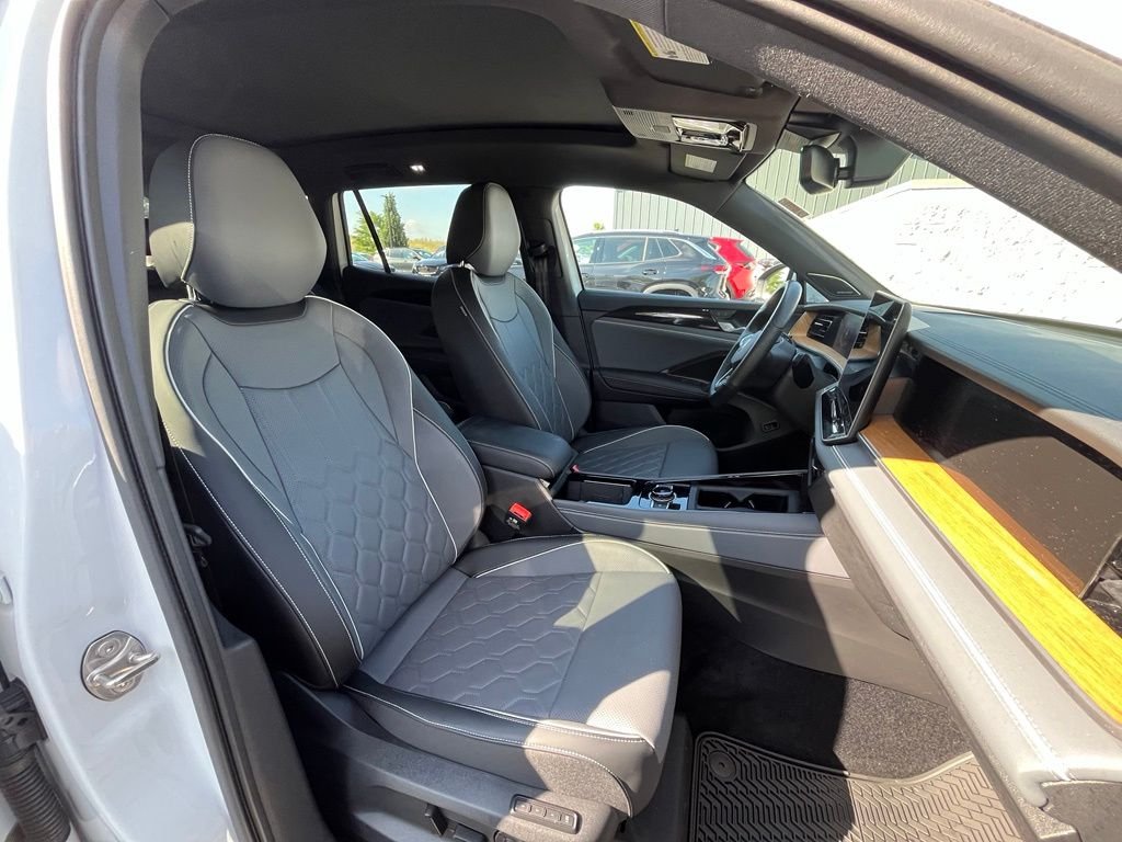 2025 Volkswagen Tiguan SEL R-LINE - Photo 12