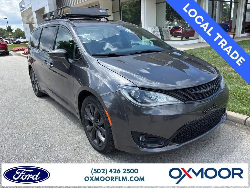 Used 2018 Granite Crystal Metallic Clearcoat Chrysler Limited image 1