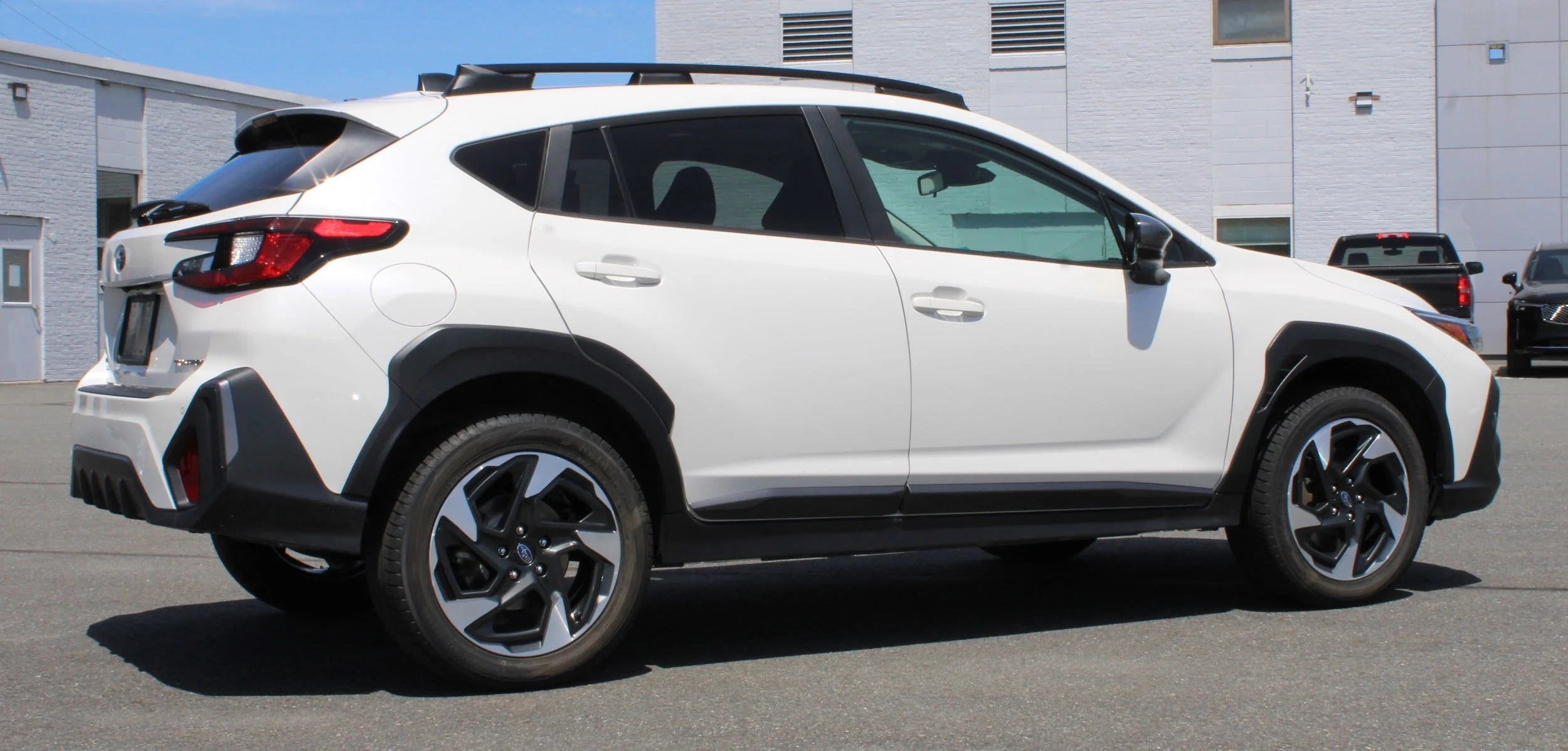 Used 2024 Crystal White Pearl Subaru Limited image 10