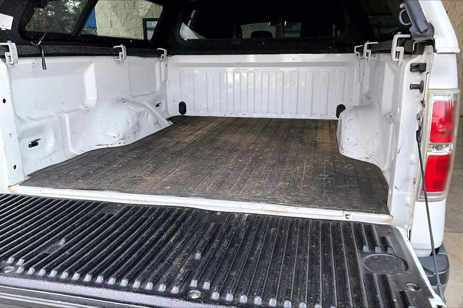 Used 2014 Oxford White Ford XL image 30