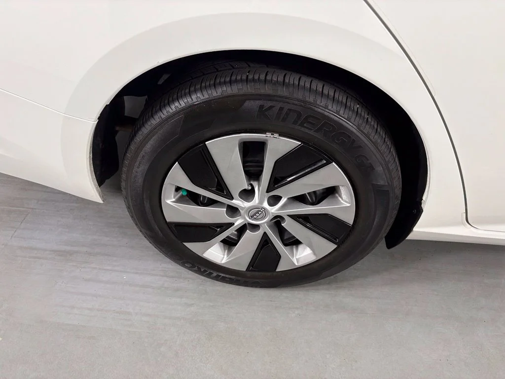 Used 2025 White Nissan 2.5 S image 11