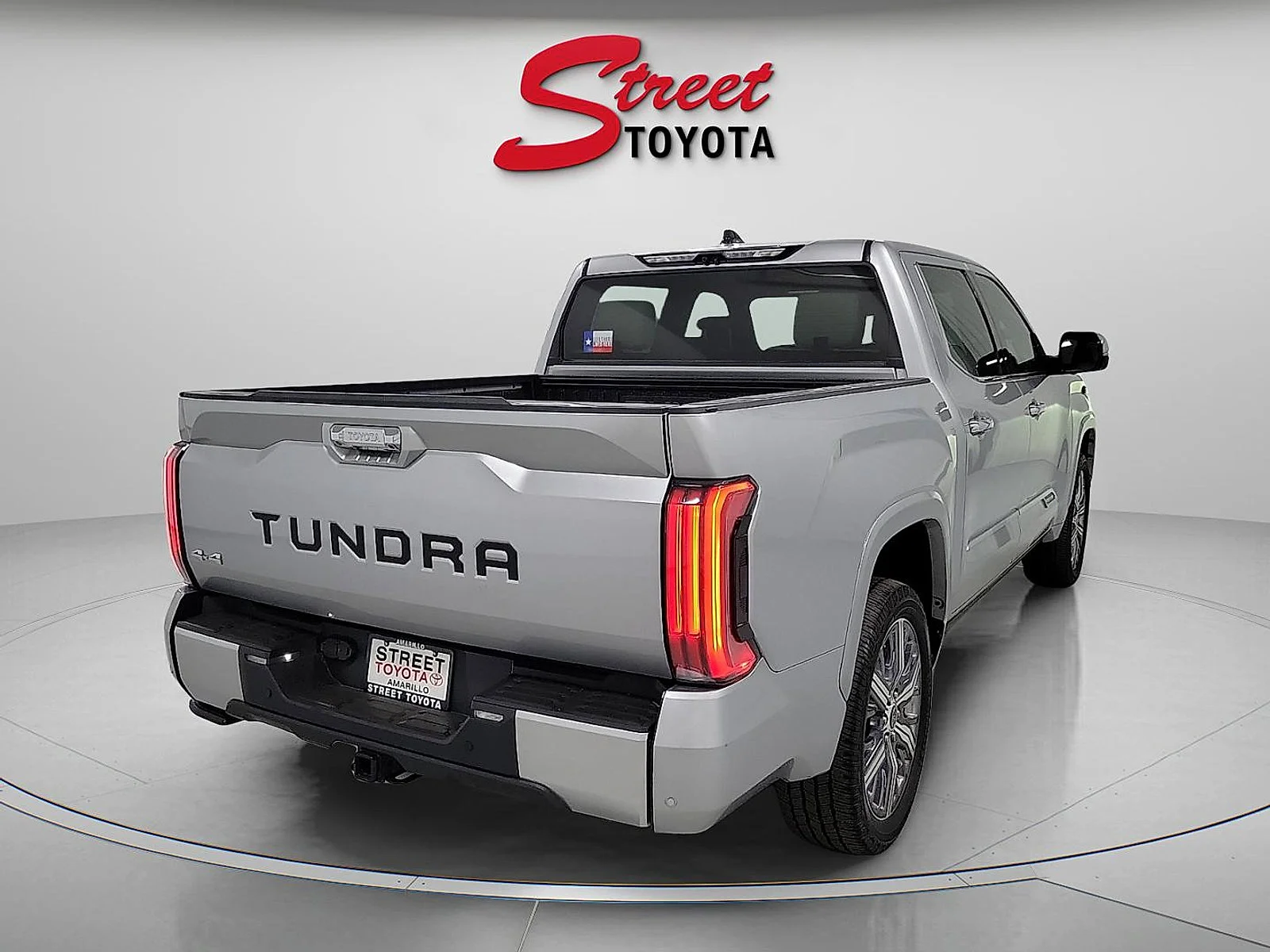 Used 2023 Silver Toyota Capstone Hybrid image 4