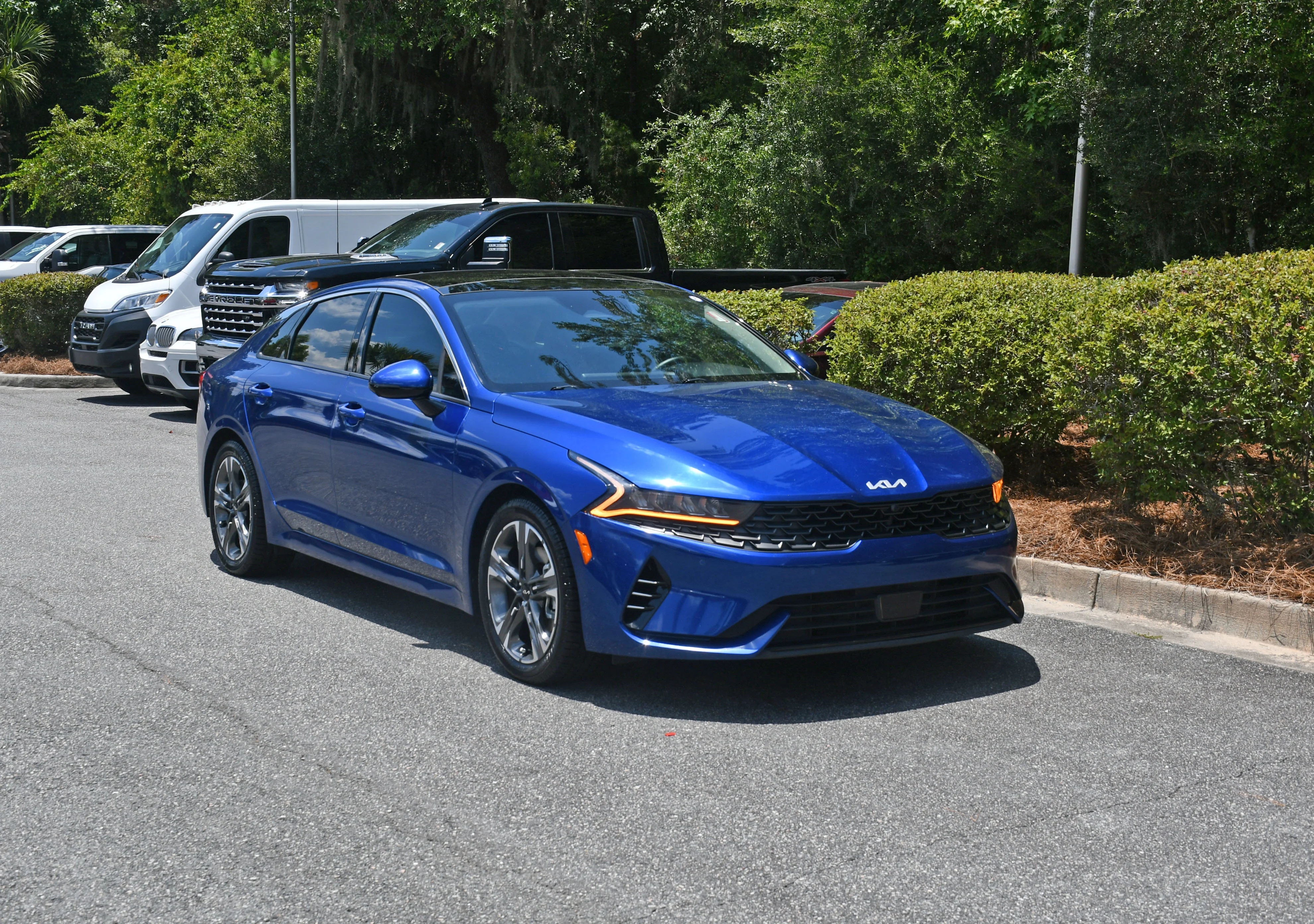 Used 2022 Blue Kia EX image 6