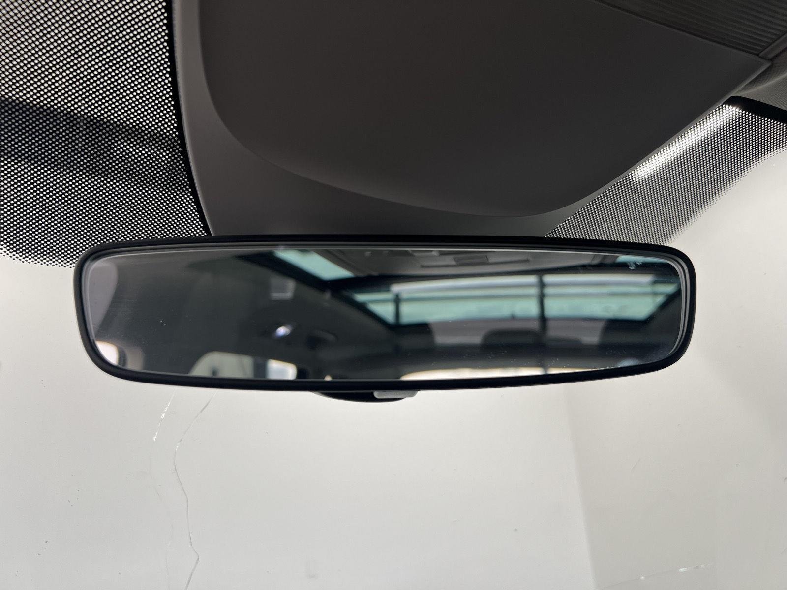 2023 Volkswagen Taos SE - Photo 22