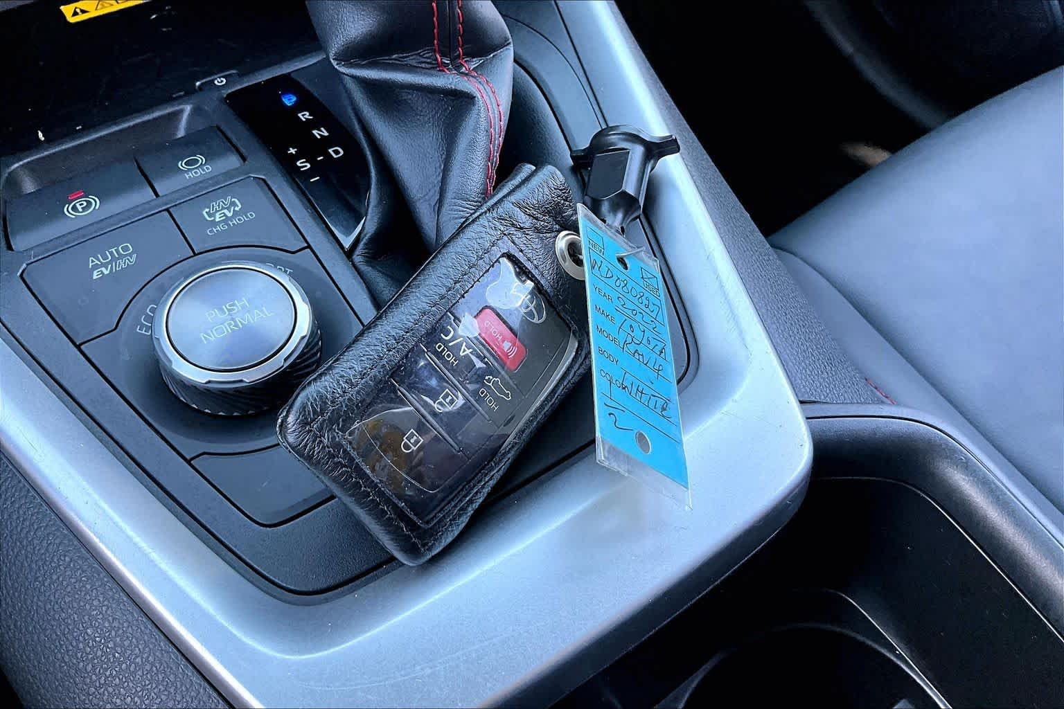 Used 2022 Blizzard Pearl/Midnight Black Metallic Toyota XSE image 15