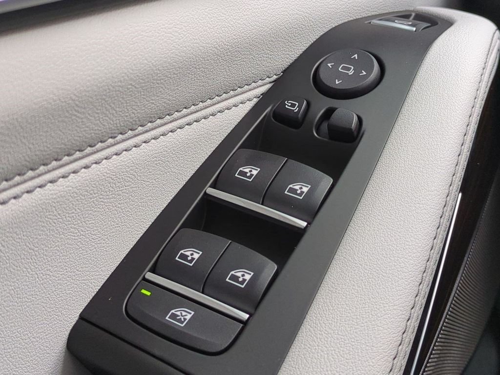 New 2026 Alpine White BMW xDrive40i image 24