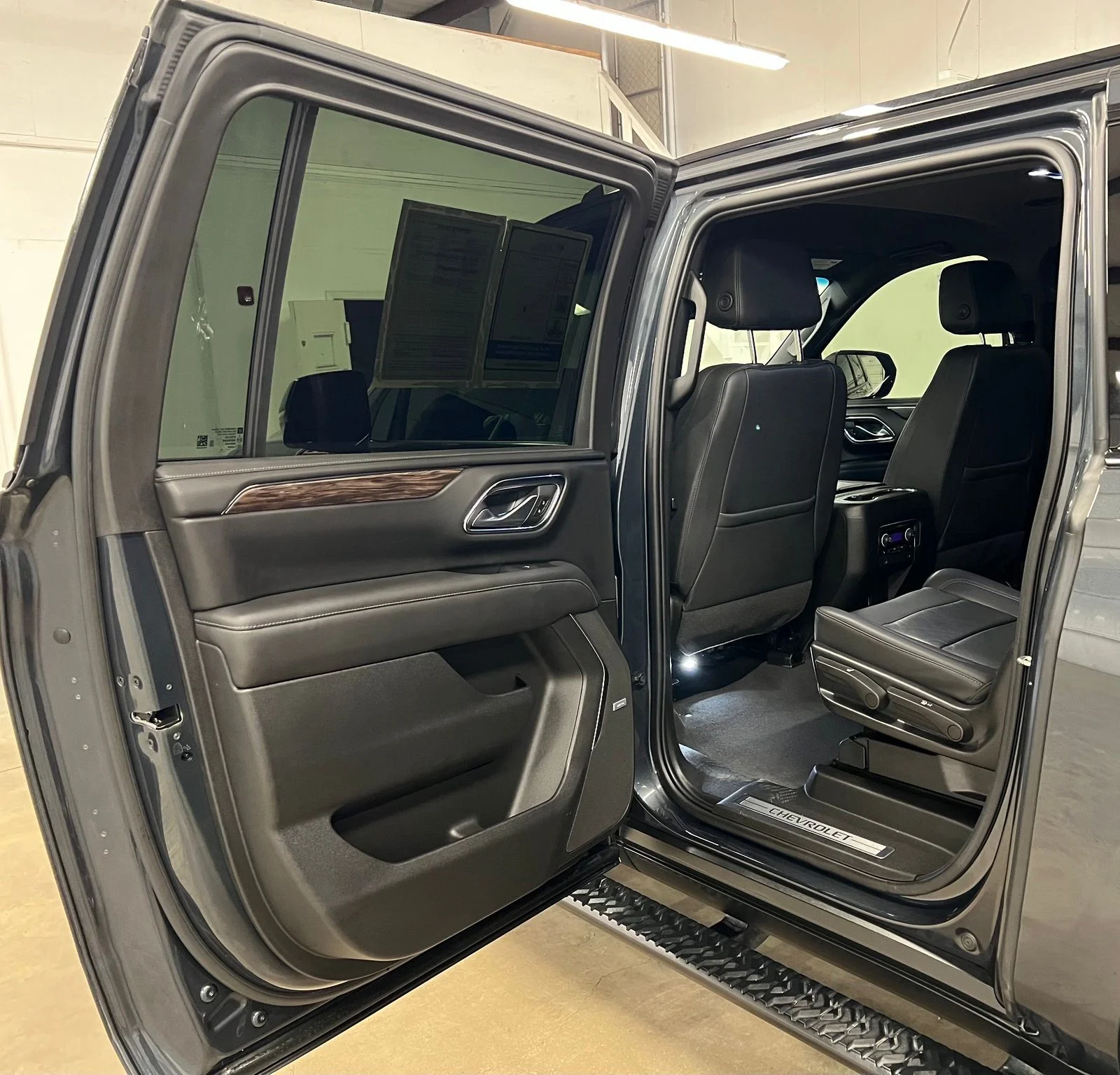 Used 2022 Gray Chevrolet Z71 image 24
