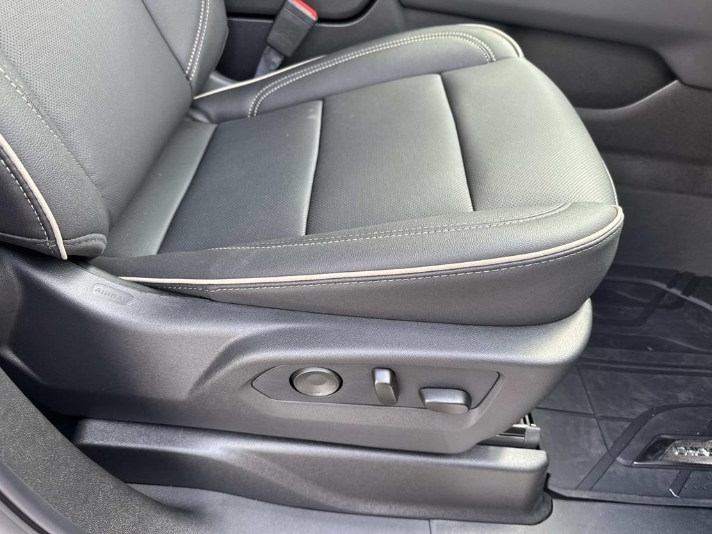 2026 Chevrolet Suburban Premier - Photo 13