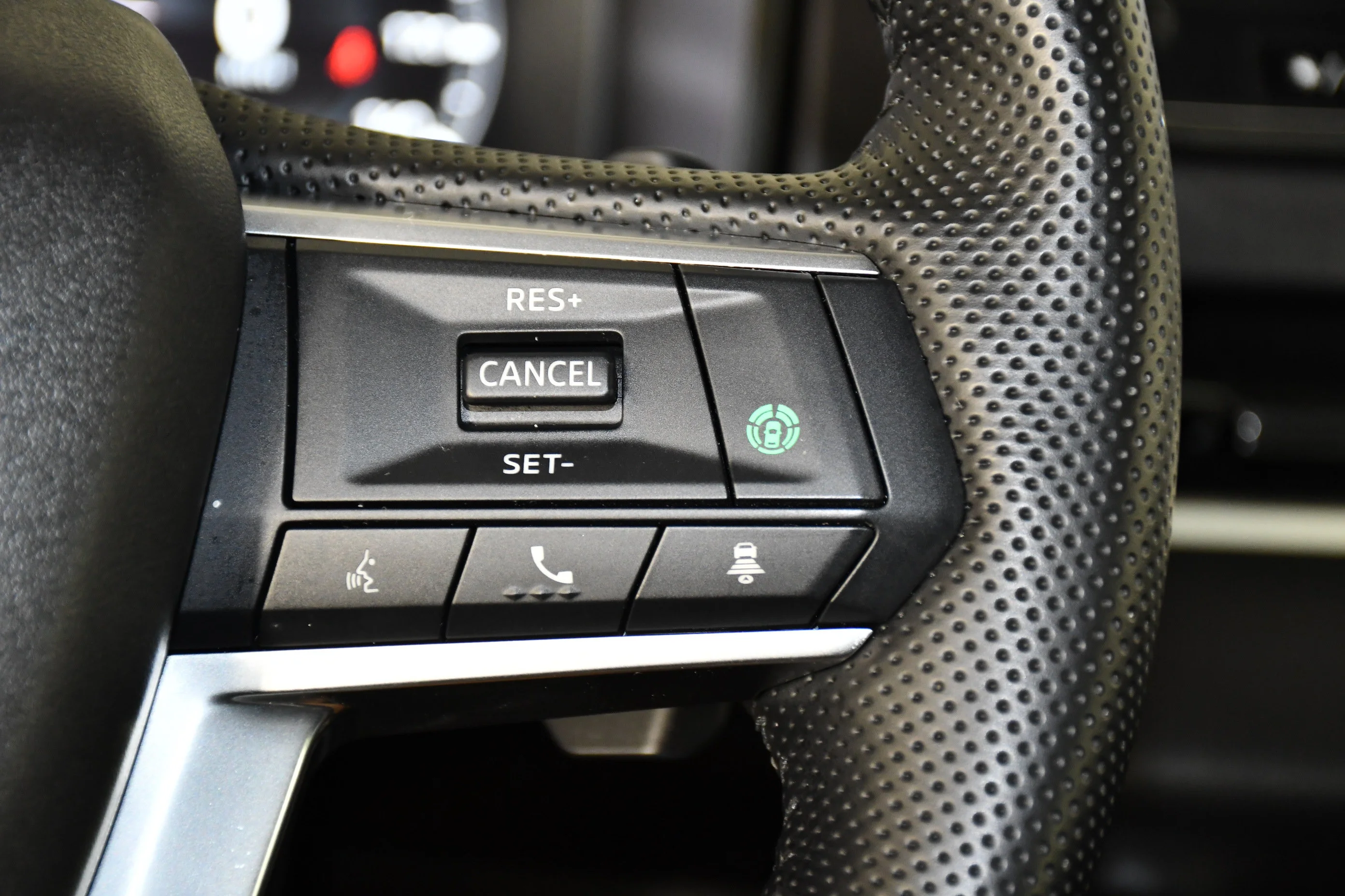 Certified Used 2025 Black Diamond Mitsubishi SE image 21