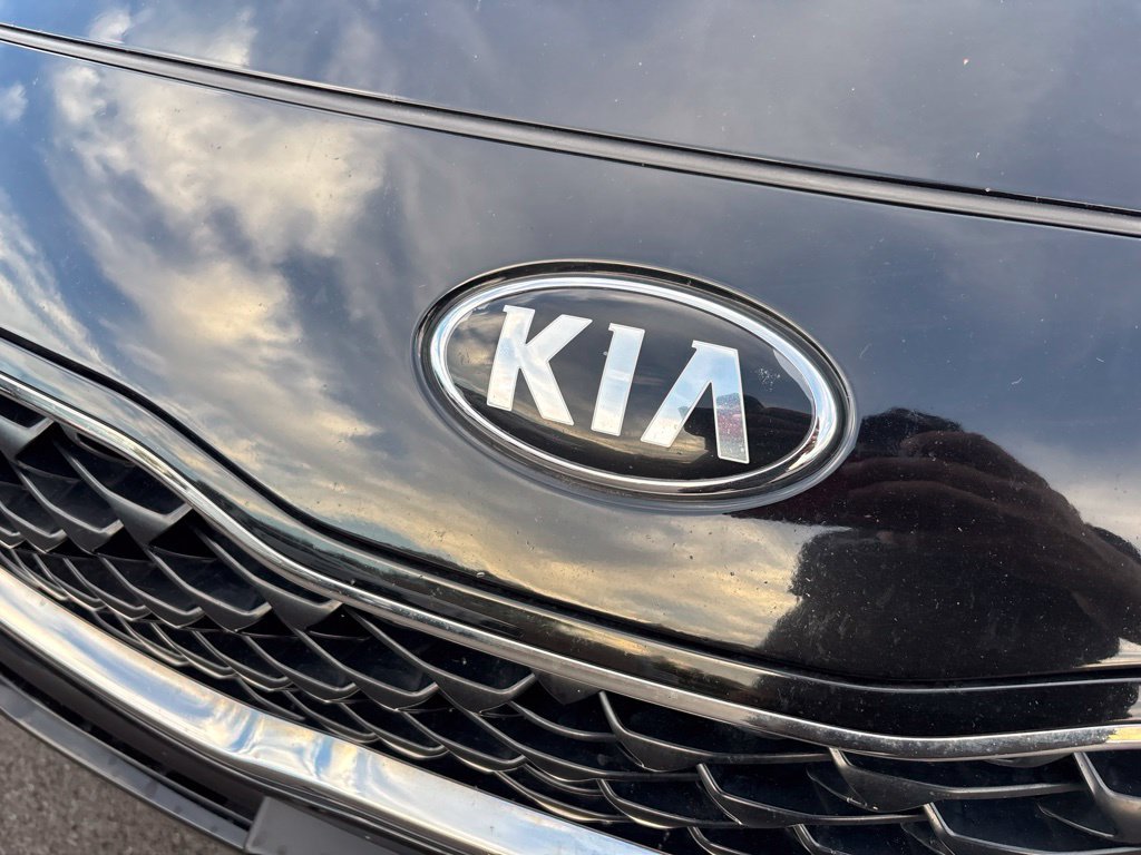 Used 2020 Red Kia LX image 9