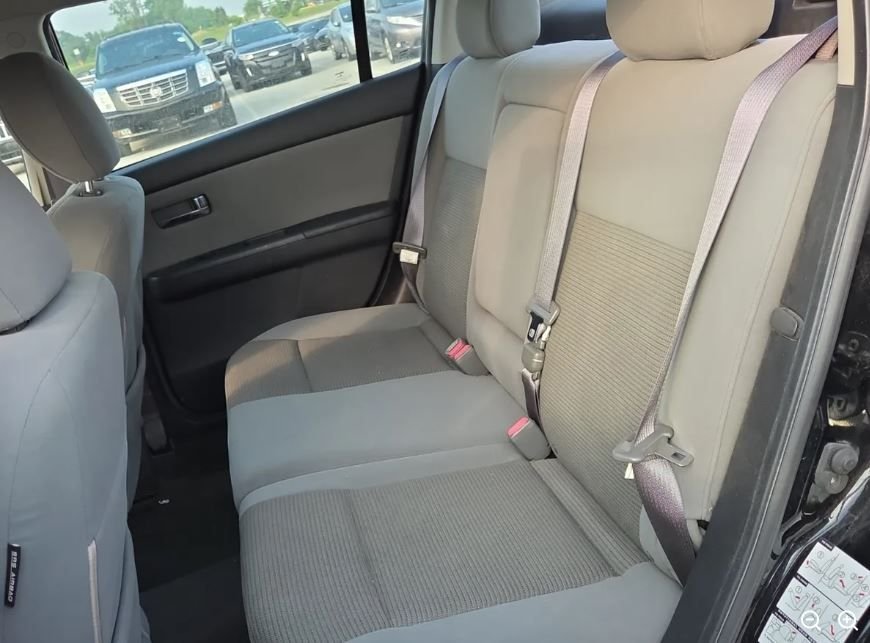 Used 2010 Black Nissan 2.0 SR image 7