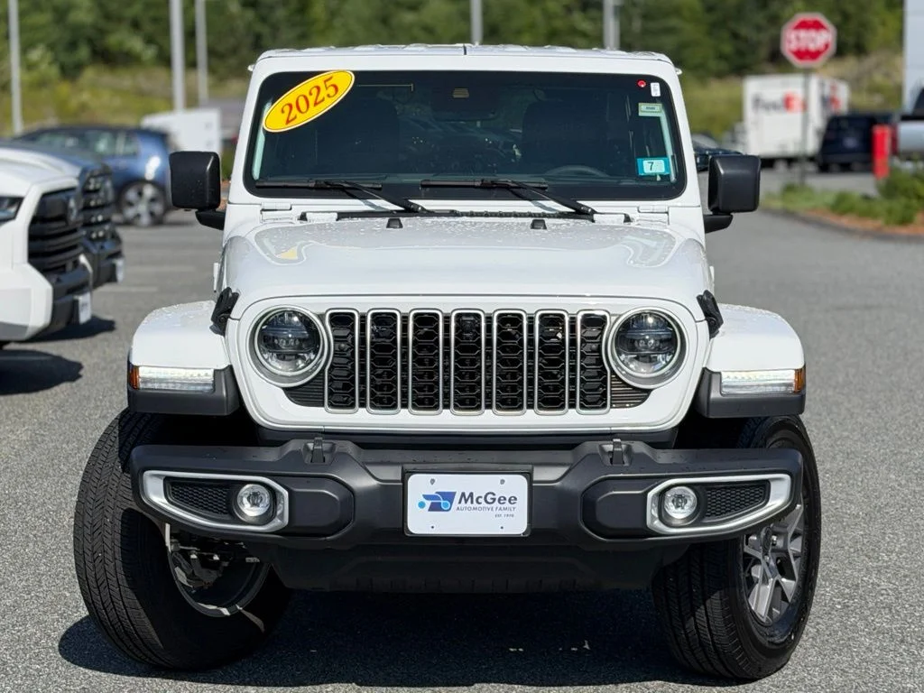 Used 2025 White Jeep Sahara image 2