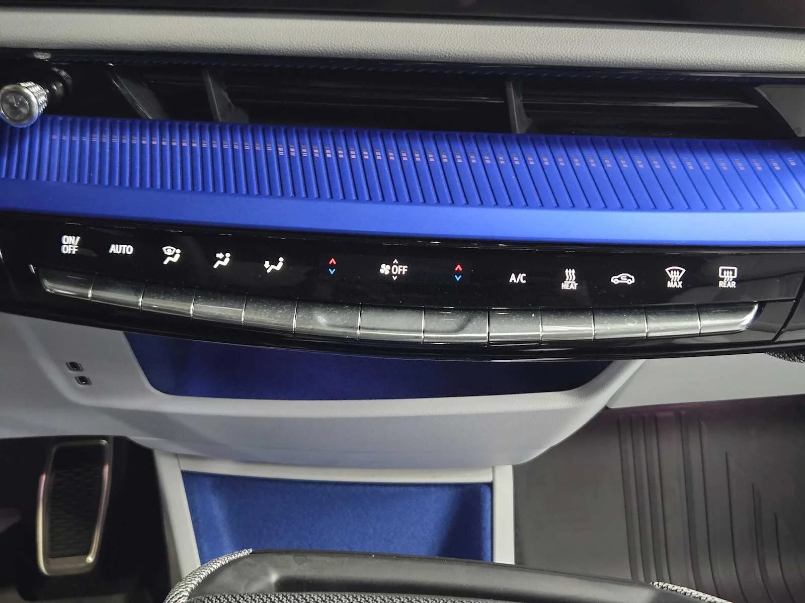 2026 Cadillac OPTIQ Luxury - Photo 13