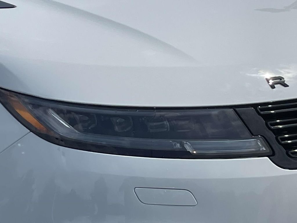 New 2026 Fuji White Land Rover Dynamic SE image 4