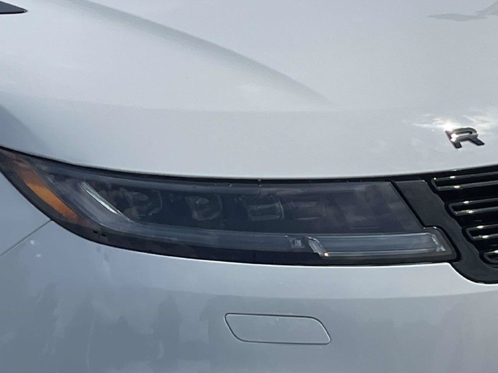 New 2026 Fuji White Land Rover Dynamic SE image 4