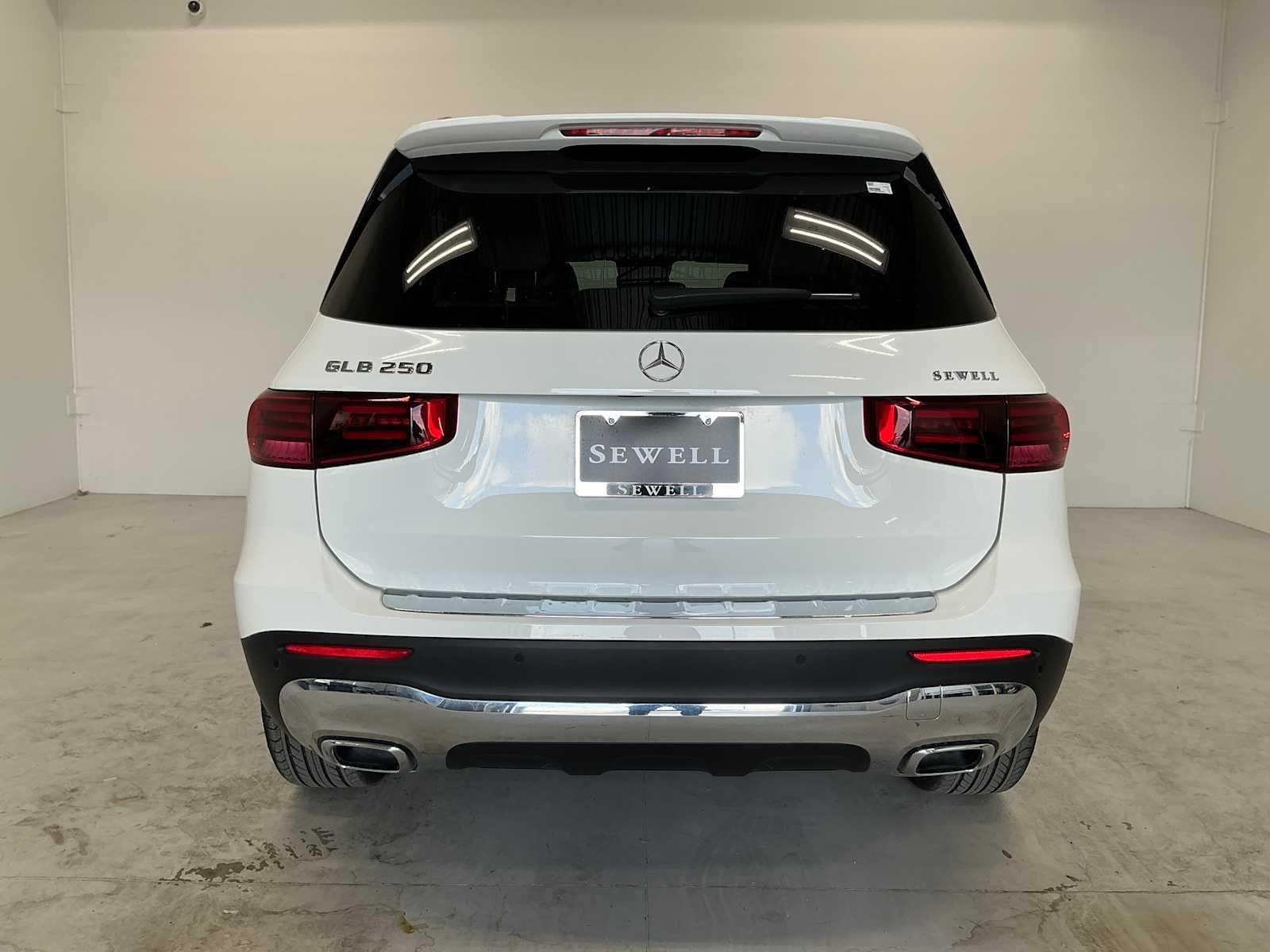 Certified Used 2026 Polar White Mercedes-Benz GLB 250 image 5