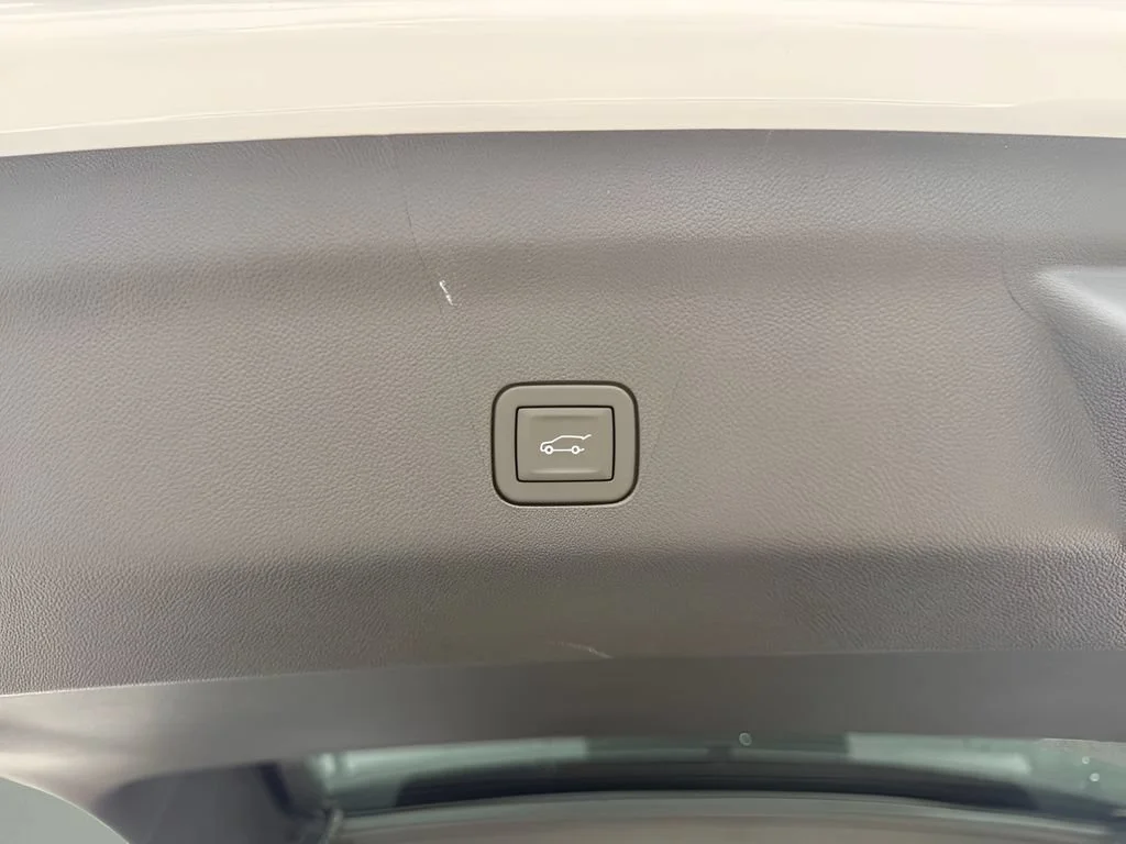 New 2026 Glacier White Tricoat GMC Denali Ultimate image 37