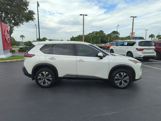 Used 2021 White Nissan SV image 3