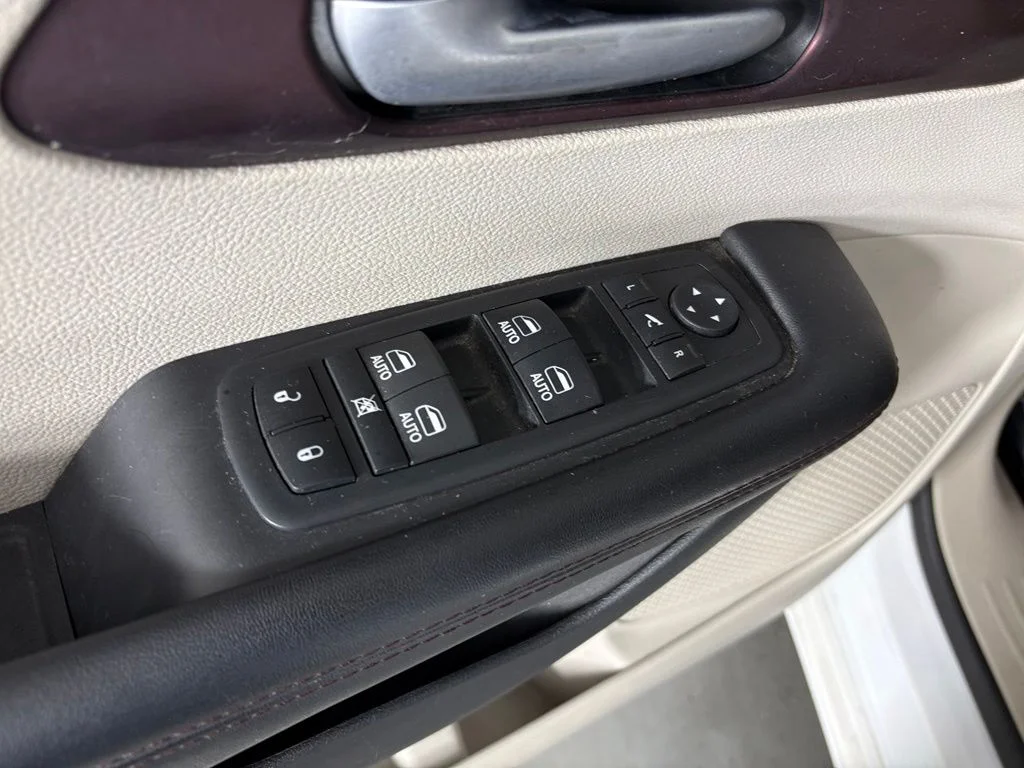 Used 2017 White Chrysler Limited image 16