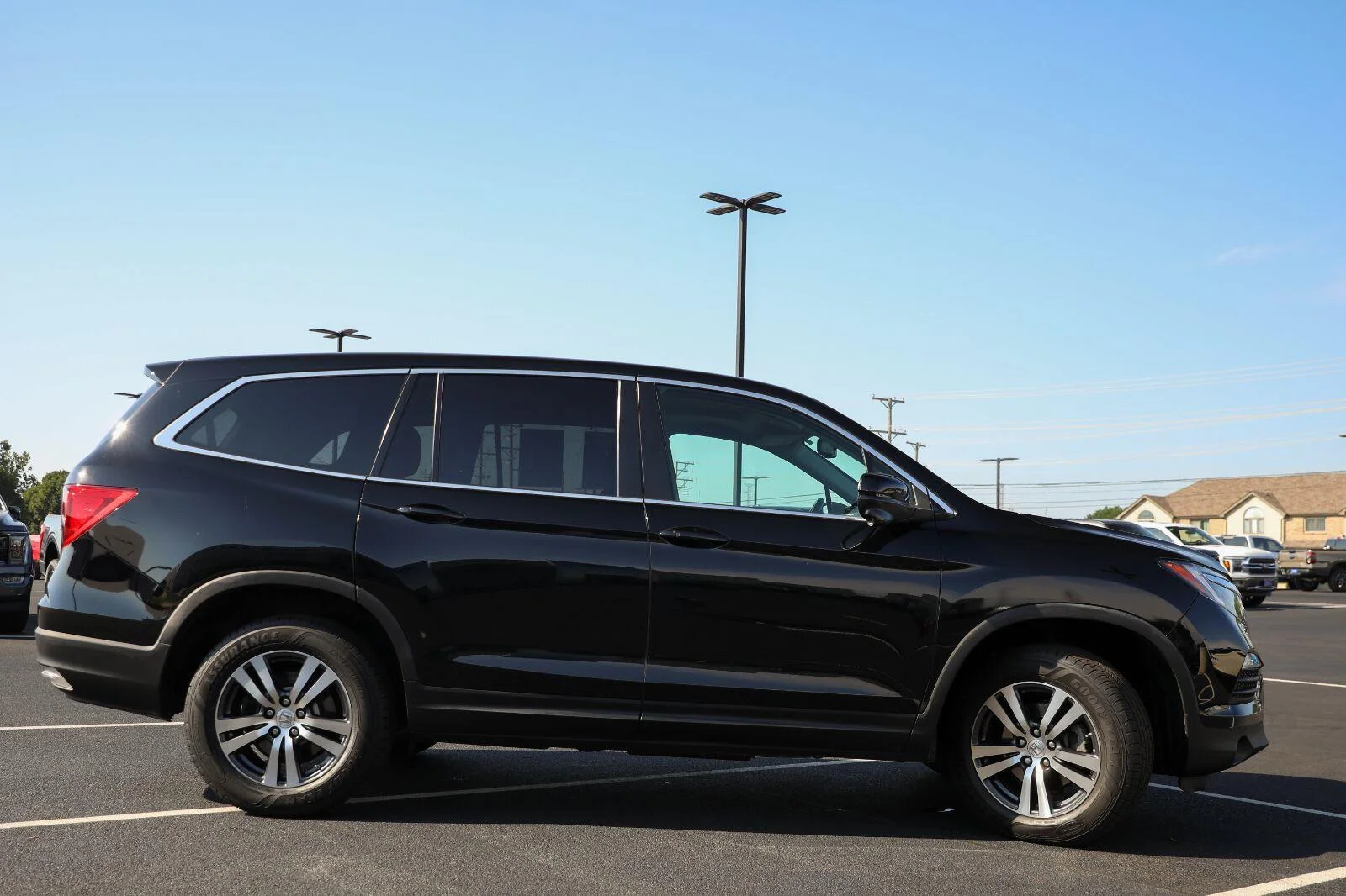 Used 2017 Crystal Black Pearl Honda EX-L image 10
