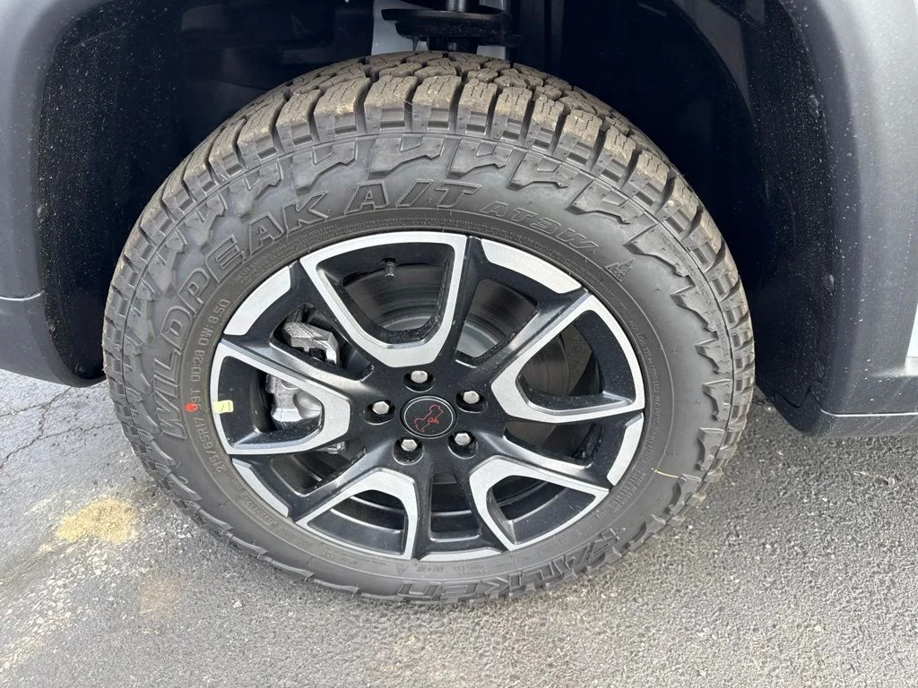 New 2026 Bright White Clear-Coat Exterior Paint Jeep Trailhawk image 12