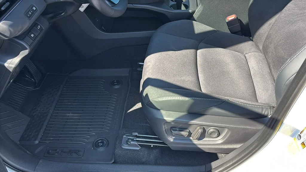 2026 Toyota C-HR XSE - Photo 27