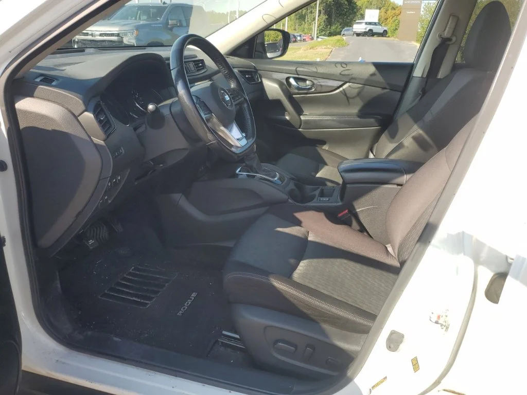 Used 2020 White Nissan SV image 12
