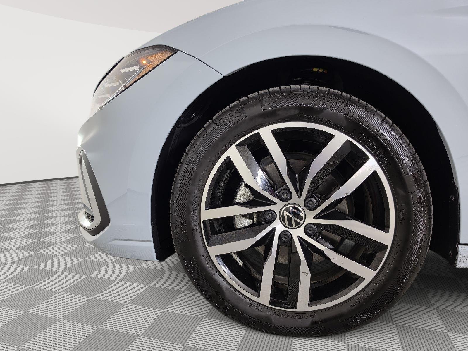 Used 2025 Monument Gray Volkswagen SE image 24