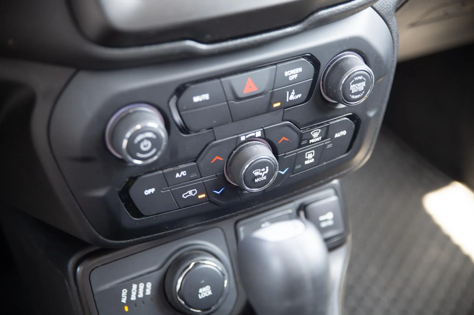 Used 2021 Graphite Gray Jeep Latitude image 15