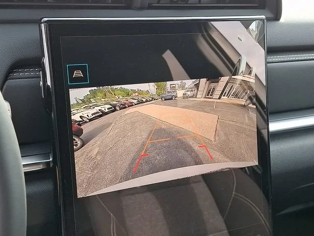 New 2027 Summit White GMC Elevation image 14