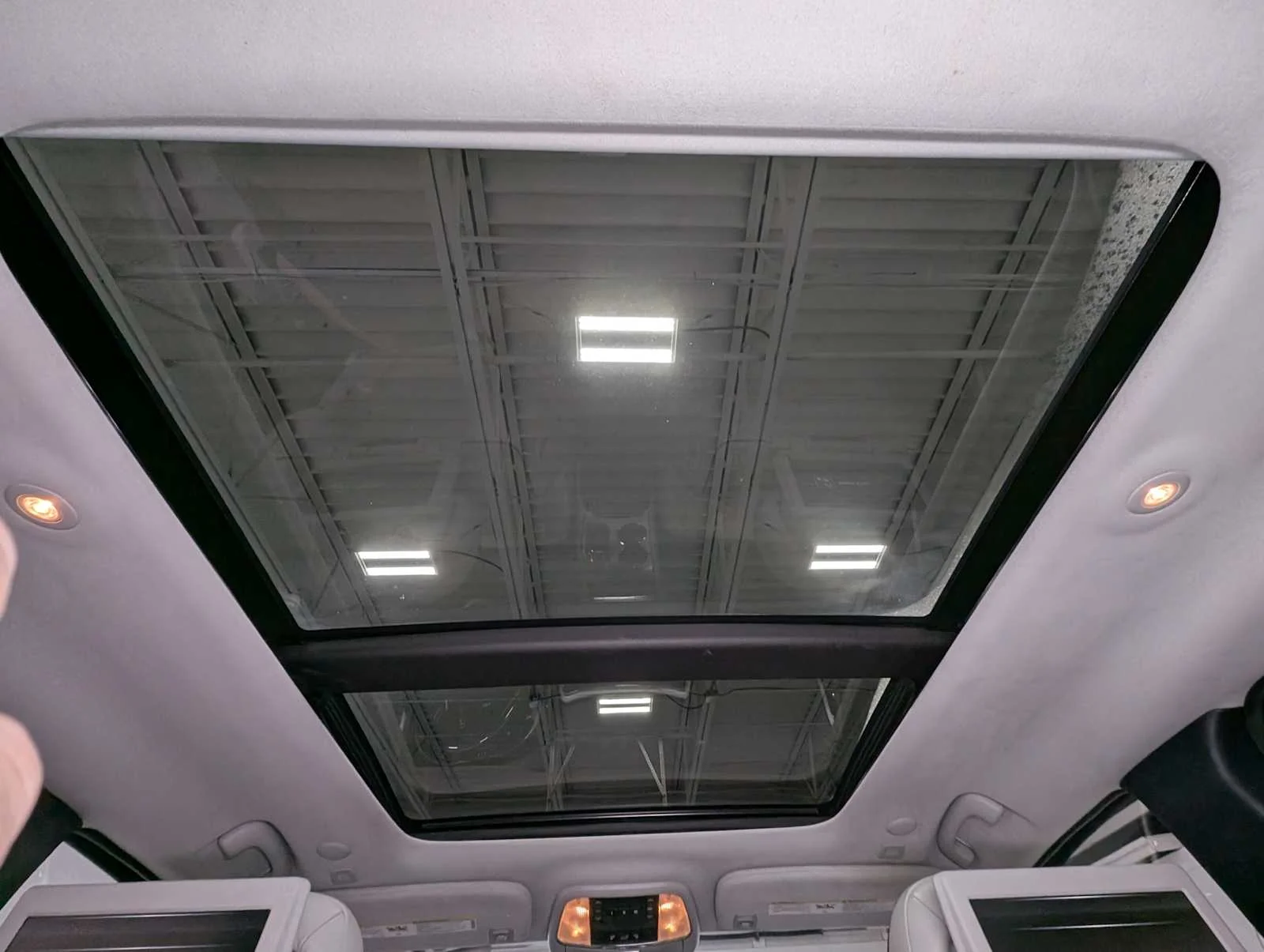 Used 2018 Granite Crystal Metallic Clearcoat Jeep Summit image 17