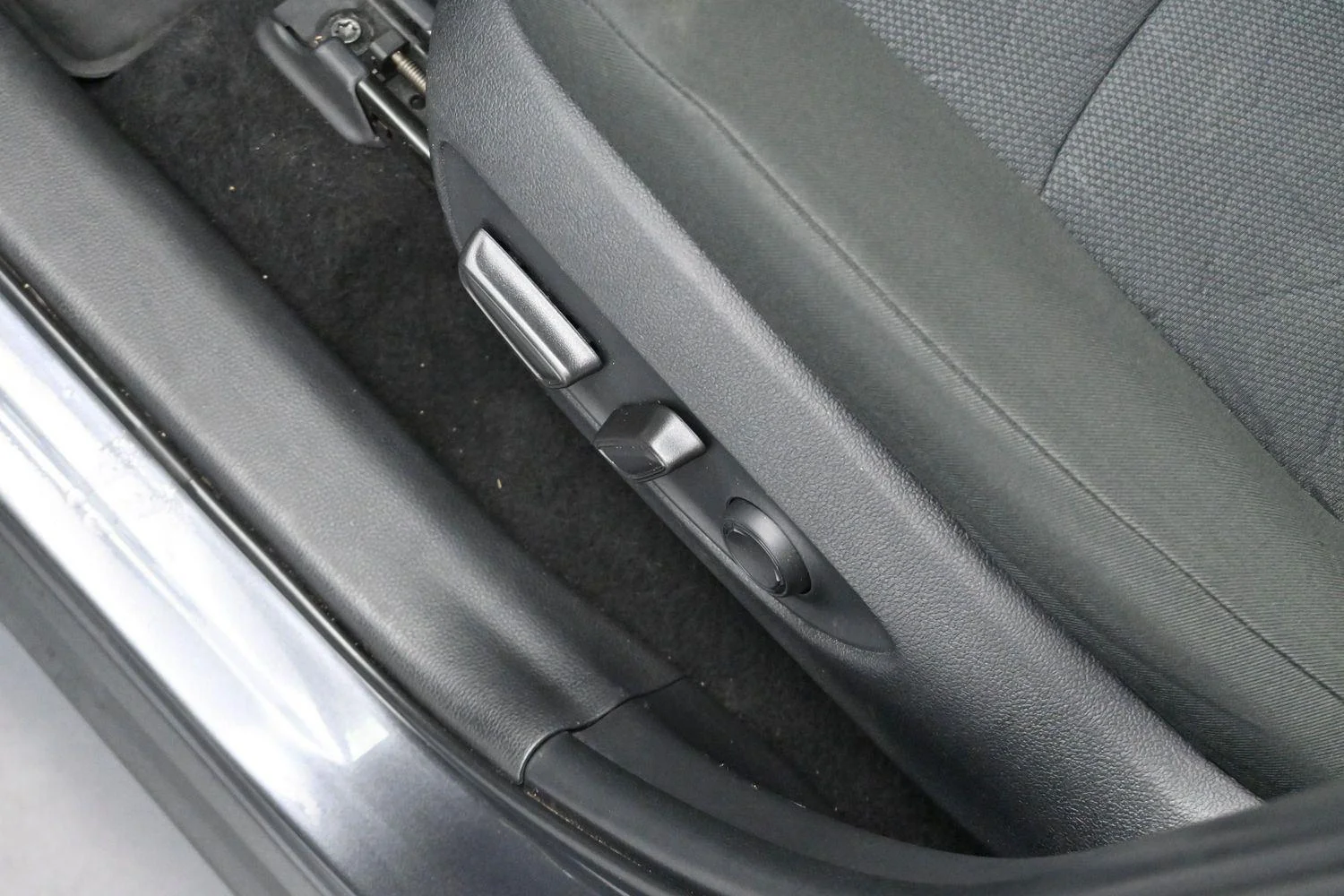 Used 2022 Magnetic Gray Metallic Toyota XLE image 13