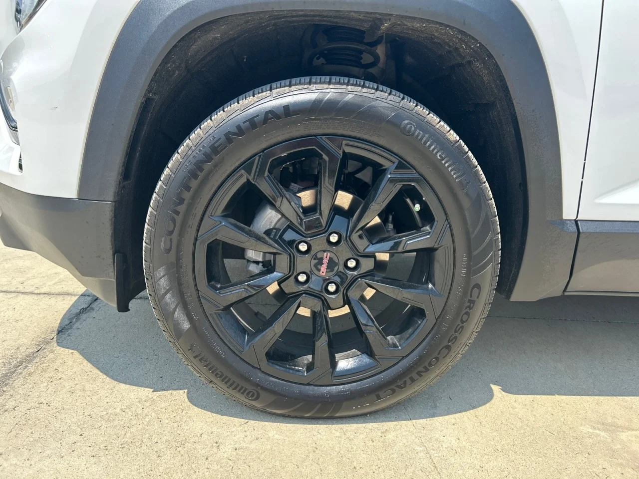 New 2026 Summit White GMC Elevation image 9