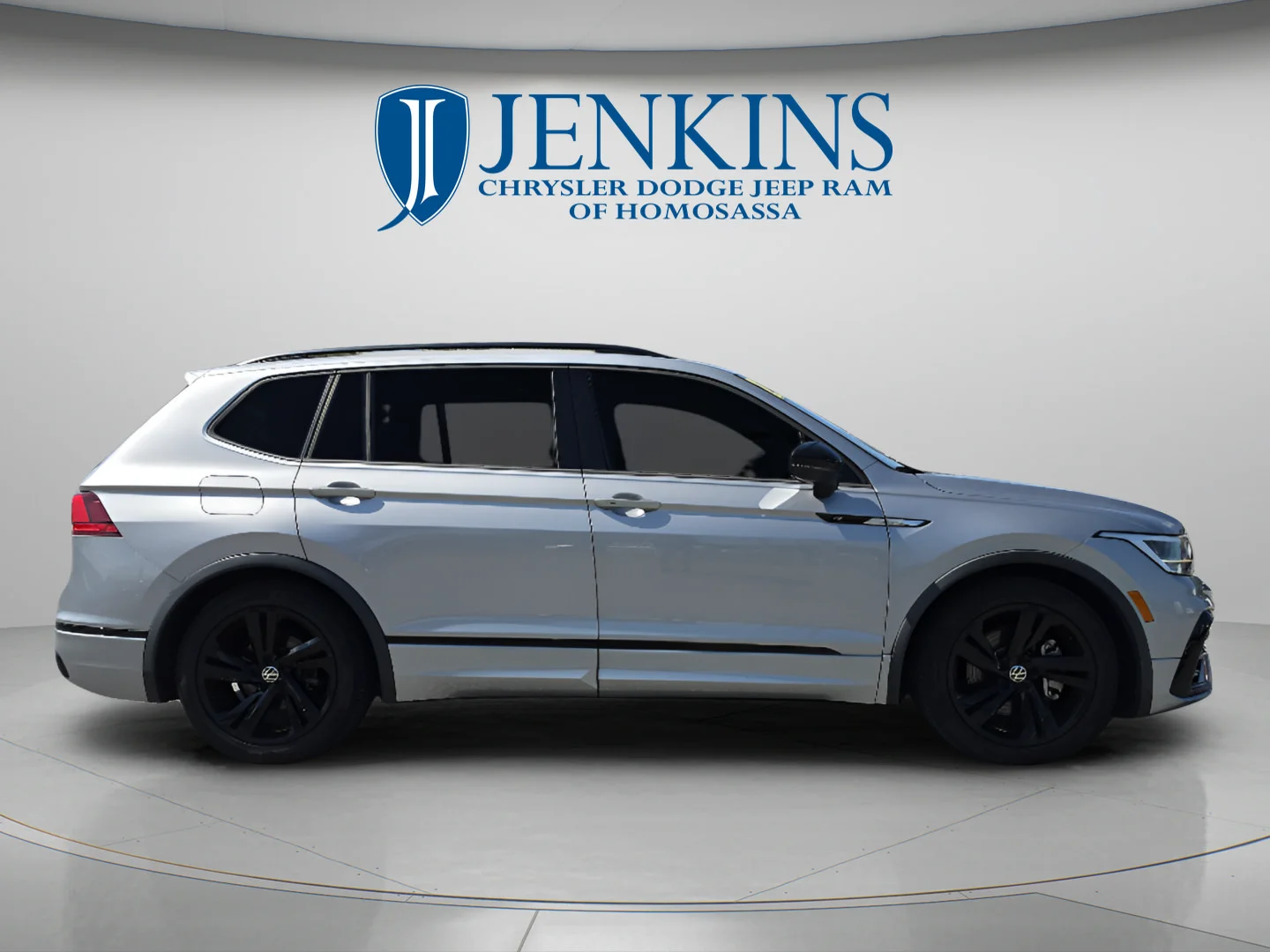 Used 2023 Pyrite Silver Metallic Volkswagen SE R-Line Black image 3