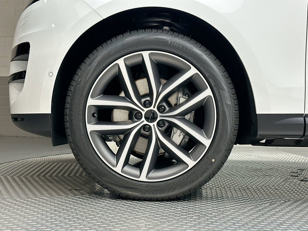 New 2027 Fuji White Land Rover SE image 5