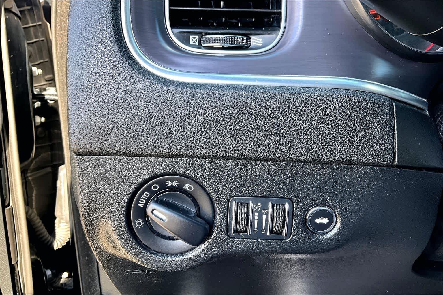 Used 2017 Pitch Black Clearcoat Dodge SE image 35