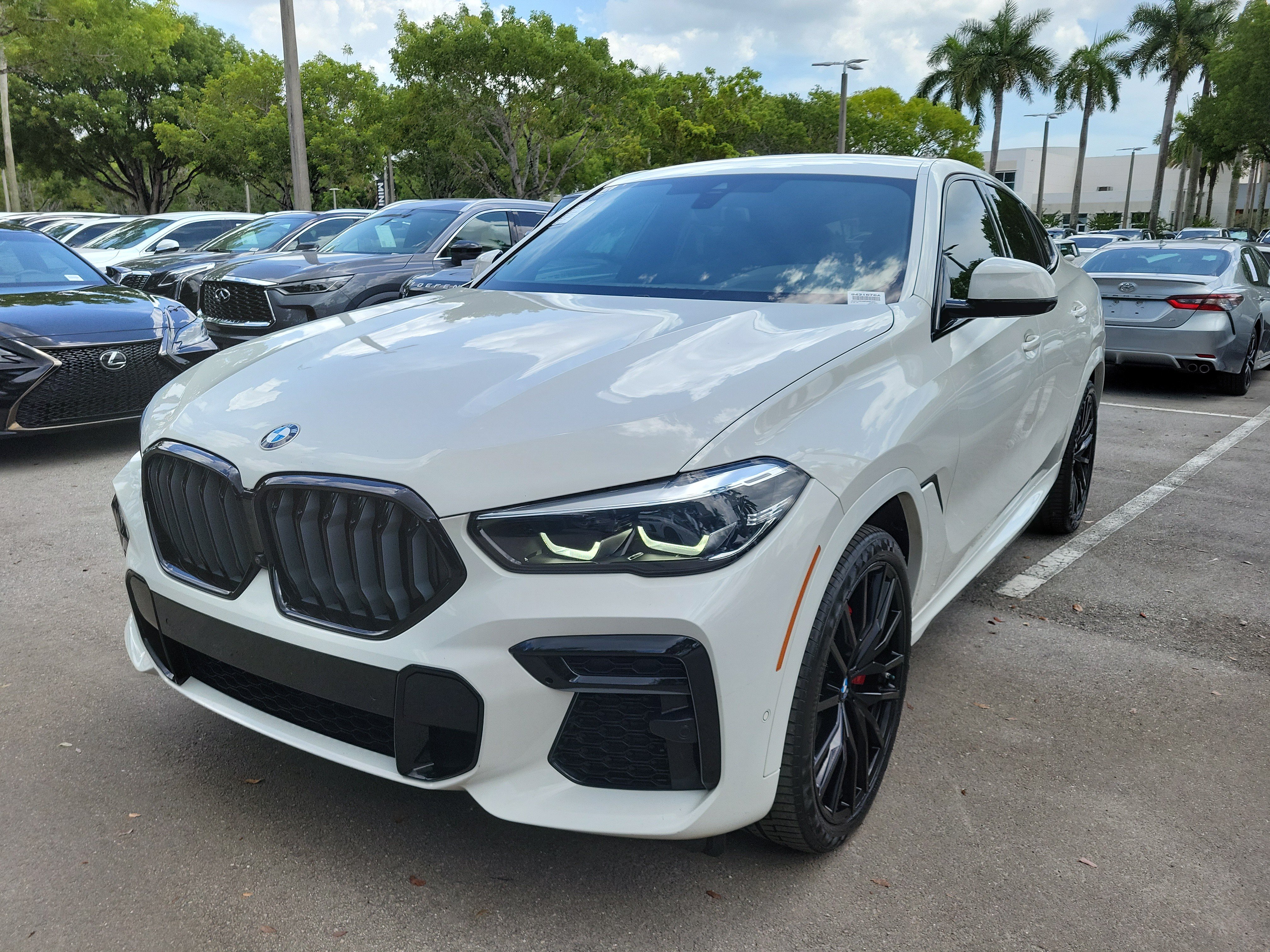 Used 2023 Alpine White BMW xDrive40i image 2