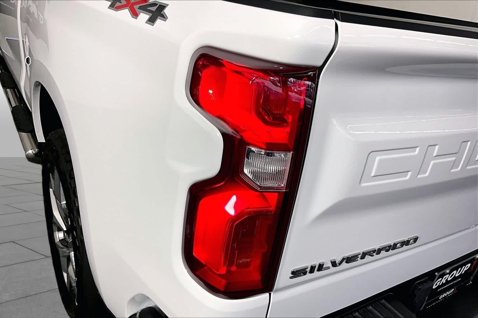Used 2024 Summit White Chevrolet LTZ image 28
