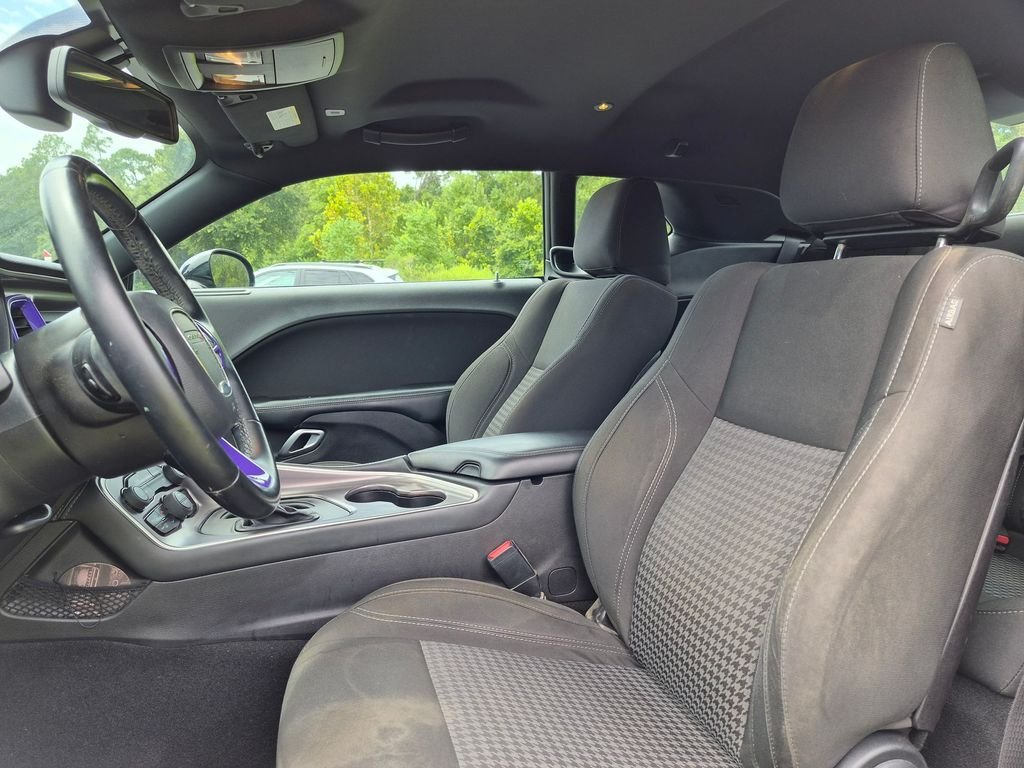 Used 2019 Black Dodge SXT image 14