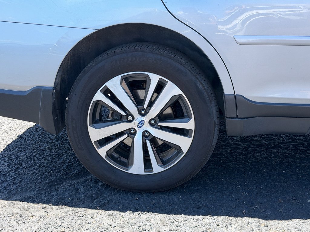 Used 2018 Ice Silver Metallic Subaru Limited image 4