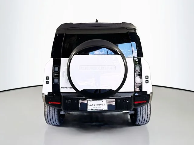 New 2026 Fuji White Land Rover X-Dynamic SE image 6