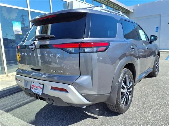 2025 Nissan Pathfinder Platinum - Photo 8