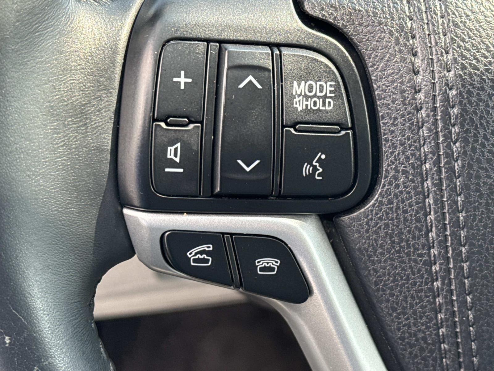 Used 2015 Predawn Gray Mica Toyota XLE image 23