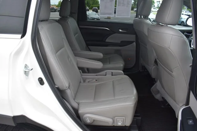 Used 2015 White Toyota Limited image 21